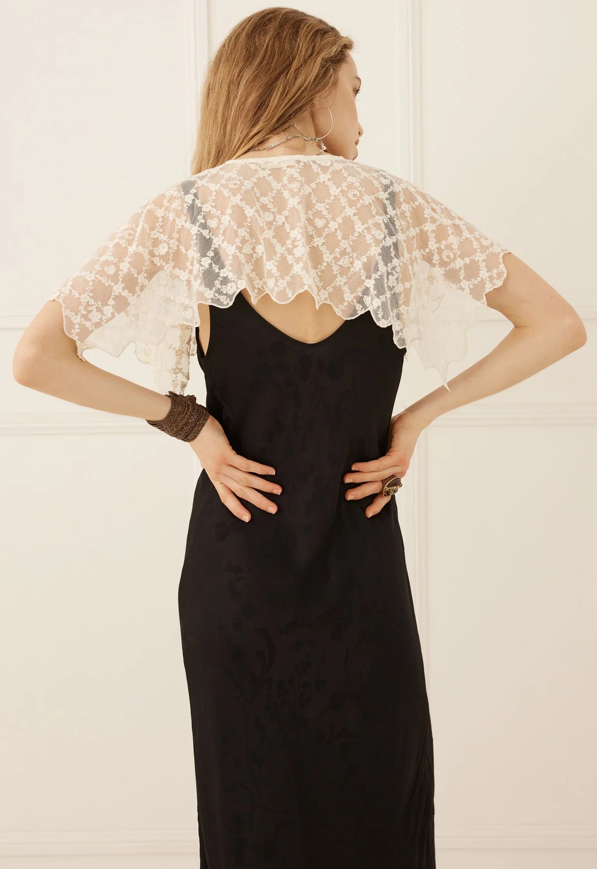 Serpent Lace Cape - Vintage Cream